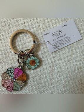 NWT Rare Vintage COACH Daisy Floral Key Ring - Mint & Multi